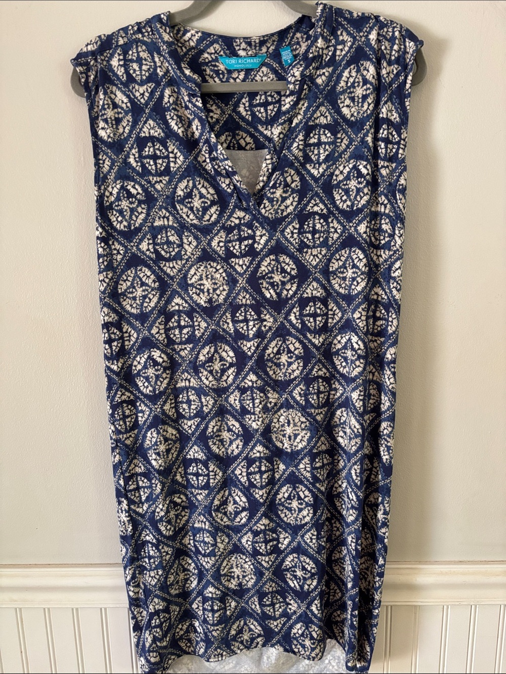 Tori Richard  Sleeveless Dress Navy & White Geometric Print V Neck